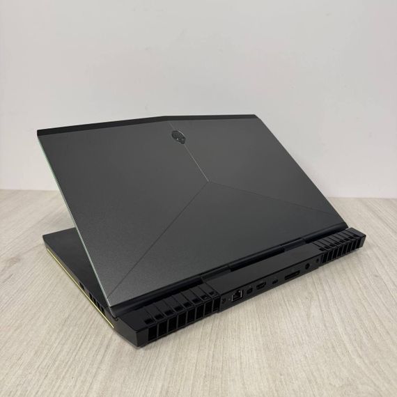 Ігровий ноутбук Dell Alienware 15 R3 / 15.6" (1920x1080) IPS / Intel Core i7-7700HQ (4 (8) ядра по 2.8 - 3.8 GHz) / 16 GB DDR4 / 128 GB SSD + 1000 GB HDD / nVidia GeForce GTX 1070, 8 GB GDDR5, 256-bit / WebCam б/в | Зображення 6