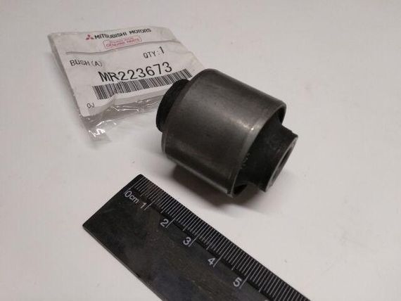 Сайлентблок заднього поперечного важеля MITSUBISHI (MR223673)
