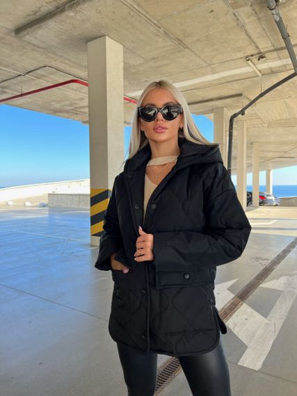 Женская демисезонная стеганая куртка с капюшоном на кнопках NA1039 цвет черный, размер 42/44 | Зображення 1