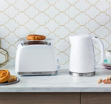 Чайник Russell Hobbs 26050-70 Honeycomb White, 2400 Вт, 1,7 л, откидная крышка, белый (26050-70) | Зображення 1