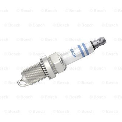 Свеча зажигания Bosch 0 242 240 627 | Зображення 1
