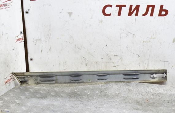 Молдинг дверей задній лівий Mercedes W169 W245 2004-2012 Накладка дверей задня ліва Мерседес A1696981162 | Зображення 1