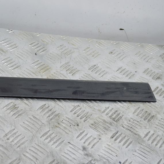 Молдинг передніх правих дверей Opel Astra H 2004-2010 накладка декоративна на двері Опель Астра Н 24461093 | Зображення 2