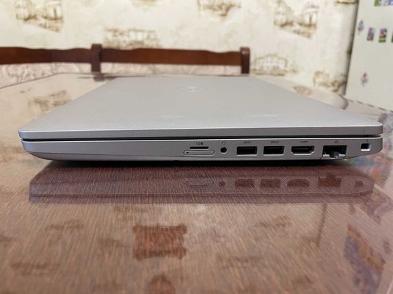 Мобільна робоча станція Dell Precision 3551 / 15,6" (1920x1080) IPS / Intel Core i7-10750H (6 (12) ядер по 2,6 - 5,0 ГГц) / 16 ГБ DDR4 / 256 ГБ SSD / nVidia Quadro P620, 4 ГБ GDDR5, 128-біт / WebCam б/в | Зображення 4
