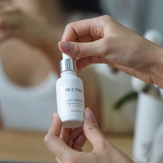 Відбілювальна сироватка для обличчя Farmasi Lumi Radiance Dr. C.Tuna 30 мл | Зображення 1
