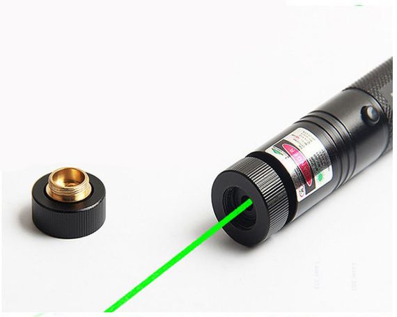 Лазер, лазерная указка Laser 303 Black с перезаряжаемым аккумулятором 18650, зарядником в подарочной коробке, Зеленый | Зображення 1