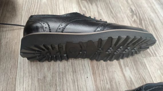 Шкіряні броги без підборів чорного кольору 45 розмір | Зображення 1