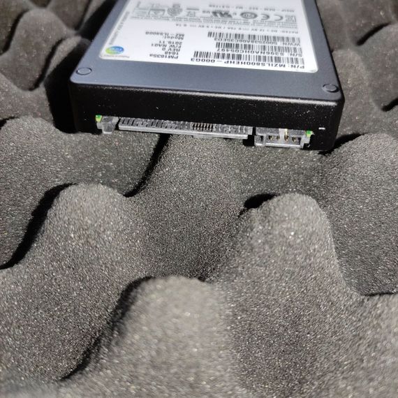 Твердотільний накопичувач SSD Samsung PM1635a / 2.5" / 800 GB / SAS 12G / 3 DWPD б/в | Зображення 3