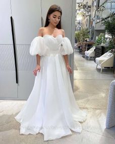 Весільна сукня з органзи з буфами