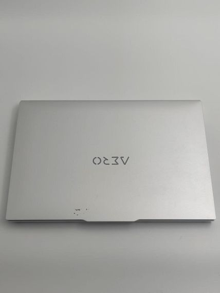 Игровой ноутбук Б-класс Gigabyte Aero 16 XE5 / 16" (3840x2400) OLED / Intel Core i7-12700H (14 (20) ядер по 3.5 - 4.7 GHz) / 16 GB DDR5 / 256 GB SSD+256 GB SSD / nVidia GeForce RTX 3070 Ti, 8 GB GDDR6, 256-bit / WebCam б/у | Зображення 5