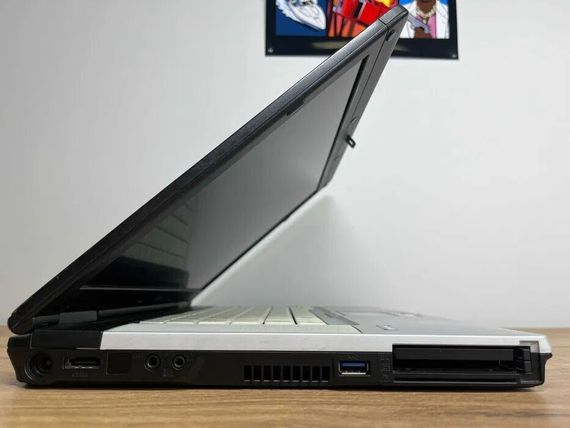 Рабочая станция Fujitsu Celsius H710 / 15.6" TN / Intel Core i7-2720QM (4(8) ядра по 2.2-3.3 GHz) / 8GB DDR3 / 256GB SSD / Quadro 1000M, 2GB GDDR3, 128-bit / WebCam б/у | Зображення 3