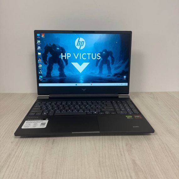 Ігровий ноутбук HP Victus 15-fb3001nr / 15.6" (1920x1080) IPS /  AMD Ryzen Al 7350 (8 (16) ядер по 2.0 - 5.0 GHz)  / 16 GB DDR5 / 512 GB SSD / nVidia GeForce RTX 5060, 8 GB GDDR7, 128-bit / WebCam б/в | Зображення 1