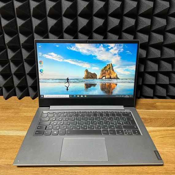 Ультрабук Б-клас Lenovo IdeaPad S340-14API / 14" (1920x1080) IPS / AMD Ryzen 7 3700U (4 (8) ядра по 2.3 - 4.0 GHz) / 8 GB DDR4 / 128 GB SSD / AMD Radeon RX Vega 10 Graphics / WebCam б/в | Зображення 1