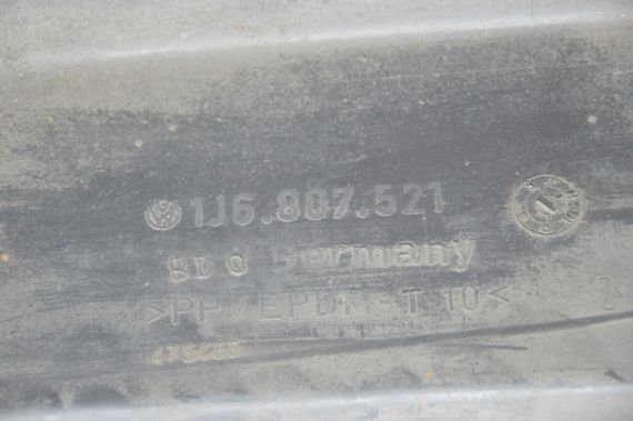 Бампер задній Volkswagen Golf IV 1997-2005 Накладка бампера задня Фольксваген Гольф 4 1J6807521 | Зображення 2