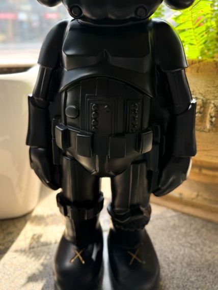 Статуетка Kaws Star Wars Stormtrooper Black дизайнерська фігурка для інтер'єру 70 см чорний kw010 | Зображення 6