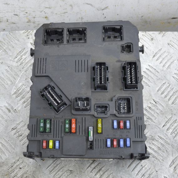 Блок запобіжників BSI E01-00 1.6 HDI Peugeot Partner 1996-2008 Модуль БСІ Пежо Партнер 9657999680