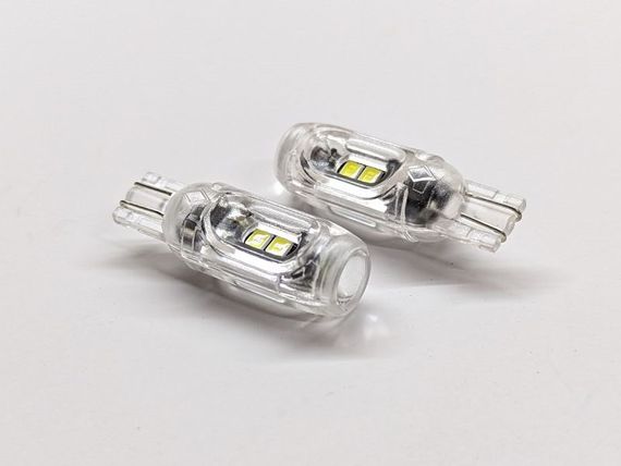 Світлодіодна лампа StarLight T10 5 (4+1) діодів SMD3030 W2,1x9,5d 12 V WHITE прозора + лінза | Зображення 1