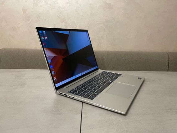 Ультрабук HP EliteBook 860 G11 / 16" (1920x1200) IPS / Intel Core Ultra 5 135U (12 (14) ядер по 1.1 - 4.4 GHz) / 16 GB DDR5 / 512 GB SSD M.2 / Intel Graphics / WebCam / Fingerprint б/в + Подарунок Дротова миша / USB | Зображення 4