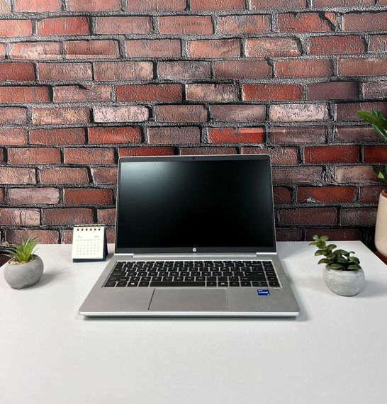Ультрабук HP ProBook 440 G8 / 14" (1920x1080) IPS / Intel Core i5-1135G7 (4 (8) ядра по 4.2 GHz) / 8 GB DDR4 / 256 GB SSD / Intel Iris Xe Graphics / WebCam б/у | Зображення 2