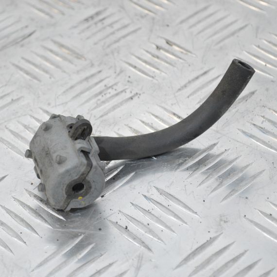 Захист патрубка палива Renault Laguna III 2007-2015 Кожух паливної трубки Рено Лагуна 3 8200543918 | Зображення 2