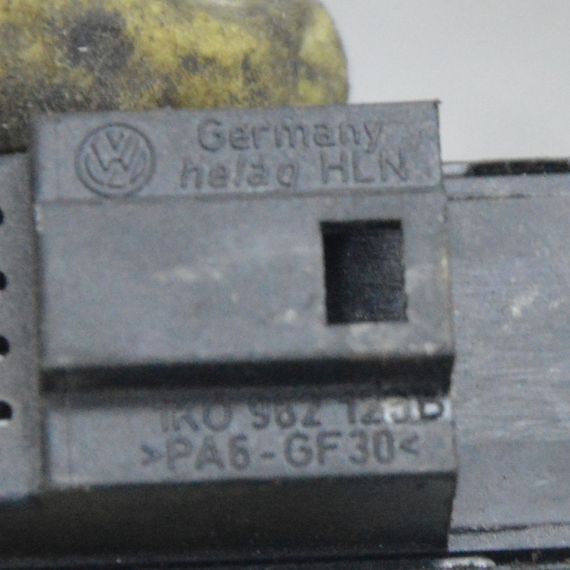 Кнопка блокування центрального замка Volkswagen Tiguan 2008-2017 Фольксваген Тігуан 1K0962126B | Зображення 2