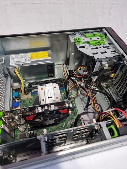 Ігровий ПК Fujitsu Esprimo P920 E85+ Tower / Intel Core i5-4570 (4 ядра по 3.2 - 3.6 GHz) / 16 GB DDR3 / 240 GB SSD + 500 GB HDD / AMD Radeon RX 550, 4 GB GDDR5, 128-bit / DVD-RW б/в | Зображення 6