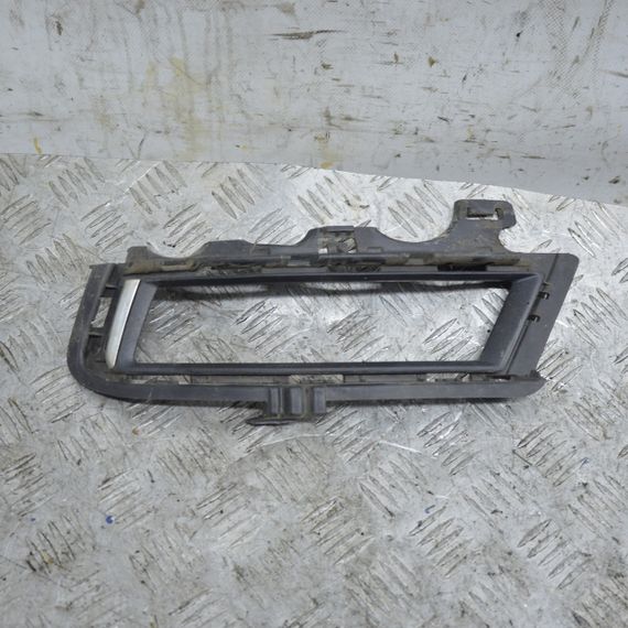 Решітка бампера передня ліва Volkswagen Golf VII 2012-2020 Рамка протитуманної фари Фольксваген 5G0853211F