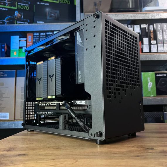 Збірка на замовлення: ігровий ПК Jonsbo Z20 Black Tower / AMD Ryzen 7 9800X3D (8 (16) ядер по 4,7 - 5,2 ГГц) / 32 ГБ DDR5 / 2000 ГБ SSD M.2 / nVidia GeForce RTX 5070 Ti, 16 ГБ GDDR7, 256-bit / 850W | Зображення 1