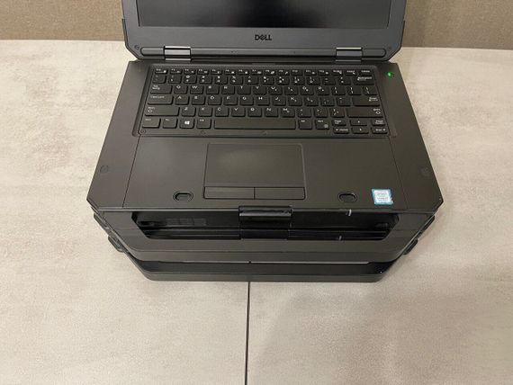 Защищенный ноутбук Dell Latitude 5424 Rugged / 14" (1920x1080) IPS / Intel Core i5-8350U (4 (8) ядра по 1.7 - 3.6 GHz) / 16 GB DDR4 / 500 GB SSD M.2 / AMD Radeon RX 540, 4 GB GDDR5, 128-bit / WebCam / Два АКБ б/у + Подарок Проводная мышь / USB | Зображення 3