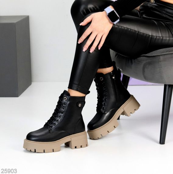 Чорні шкіряні черевики берці на блискавці на бежевому тракторної підошві | Зображення 6