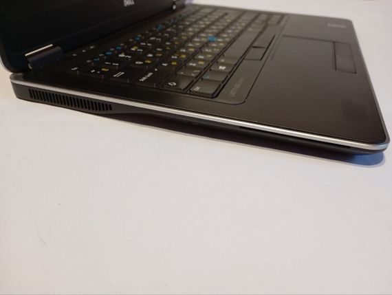Ультрабук Dell Latitude E7440 / 14" (1920x1080) TN / Intel Core i5-4300U (2 (4) ядра по 1.9 - 2.9 GHz) / 8 GB DDR3 / 256 GB SSD / Intel HD Graphics 4400 / WebCam / АКБ не держит б/у | Зображення 4