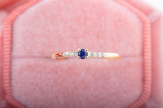 Кольцо из желтого золота с сапфирами и бриллиантами 20 | Зображення 5