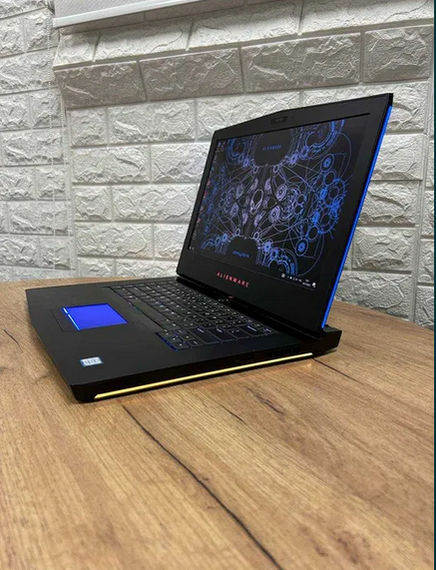Ноутбук Dell Alienware 15 R3 15.6" FHD IPS i5 7300HQ 8Gb SSD 256Gb GTX 1050Ti Б/В | Зображення 5