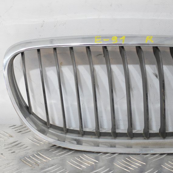 Решітка радіатора права BMW E91 2008-2012 рестайлінг Решітка переднього бампера БМВ е91 7201968 51137201968 | Зображення 1