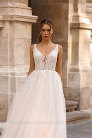 Весільна сукня, відкрита спинка