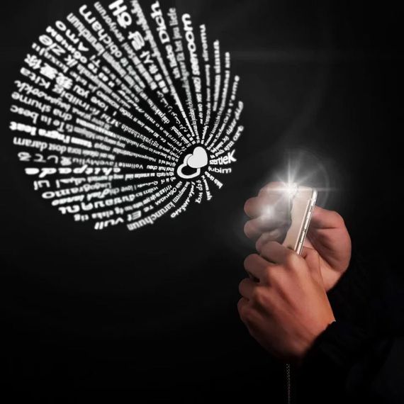 Кулон у формі серця з проекцією "I love you" на 100 мовах світу / Жіночий кулон з ланцюжком / Підвіска на шию | Зображення 3