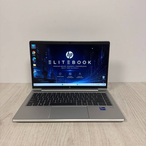 Ультрабук Б-класс HP EliteBook 640 G10 / 14" (1920x1080) IPS / Intel Core i7-1365U (10 (12) ядер по 1.8 - 5.2 GHz) / 8 GB DDR4 / 256 GB SSD / Intel Iris Xe Graphics / WebCam б/у | Зображення 1