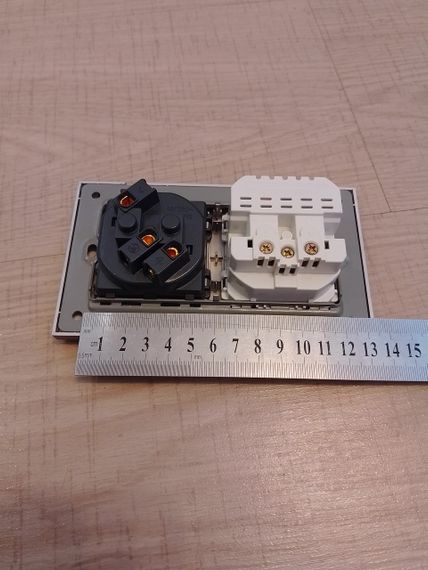 Внутрішня розетка подвійна з USB 250 В/16 А біла | Зображення 1