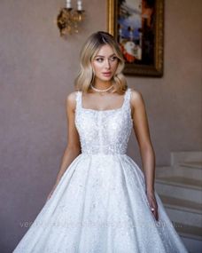 Весільна сукня, квадратний виріз