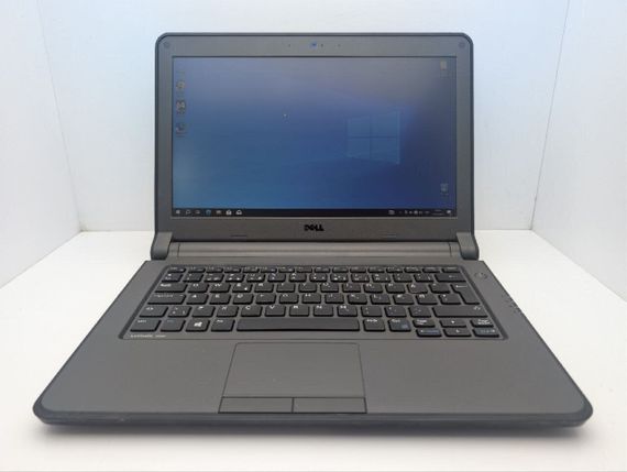 Ноутбук Dell Latitude 3350 / 13.3" (1366x768) TN / Intel Core i3-5005U (2 (4) ядра по 2.0 GHz) / 8 GB DDR3 / 120 GB SSD / Intel HD Graphics 5500 / WebCam б/у | Зображення 1
