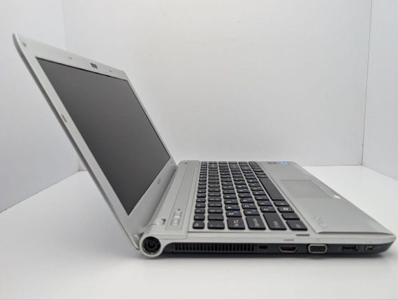 Ноутбук Sony VPC S111FM / 13.3" (1366x768) TN / Intel Core i5-430M (2 (4) ядер по 2.2 - 2.5 GHz) / 6 GB DDR3 / 320 GB HDD / Intel HD Graphics / WebCam / АКБ не тримає б/в | Зображення 5