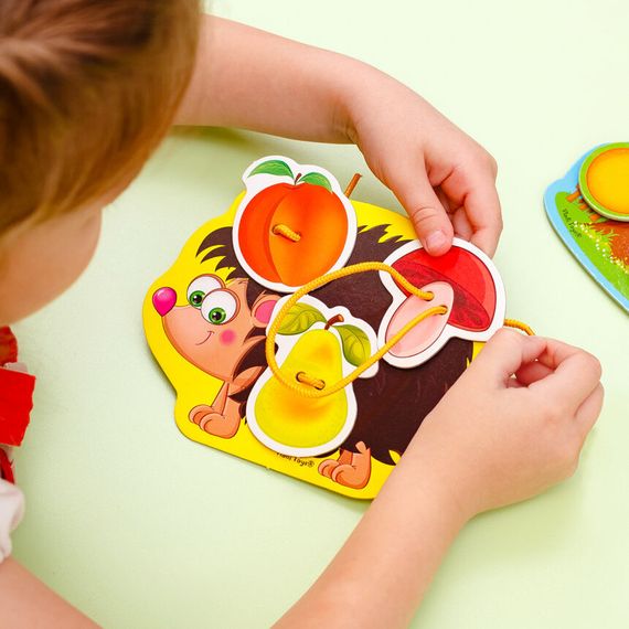 Игра-шнуровка с липучками "Ежик в лесу" Vladi Toys VT1804-45 (укр) | Зображення 1