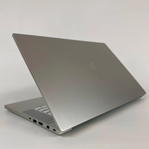 Ігровий ноутбук Б-клас Razer Blade 15 / 15.6" (1920x1080) IPS / Intel Core i7-8750H (6 (12) ядер по 2.2 - 4.1 GHz) / 32 GB DDR4 / 1000 GB SSD / nVidia GeForce RTX 2060, 6 GB GDDR6, 192-bit / WebCam б/в + Подарунок Бездротова миша / USB | Зображення 6