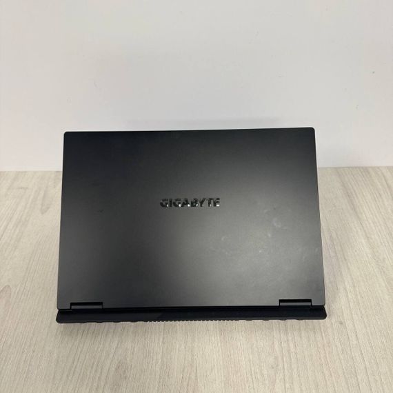Игровой ноутбук Gigabyte A16 CVH / 16" (1920x1200) IPS / Intel Core i7-13620H (10 (16) ядер по 2.4 - 4.9 GHz) / 16 GB DDR5 / 1000 GB SSD NVMe / nVidia GeForce RTX 5060, 8 GB GDDR7, 128-bit / WebCam б/у | Зображення 6