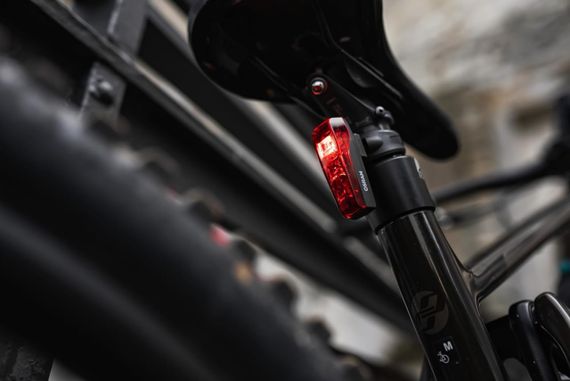 Комплект світлодіодних ліхтарів для велосипеда зі стоп-сигналом Osram LEDsBike Race 50 | Зображення 8