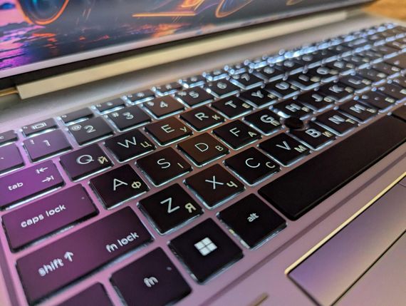 Ультрабук HP EliteBook 850 G8 / 15.6" (1920x1080) IPS / Intel Core i5-1145G7 (4 (8) ядра по 2.6 - 4.4 GHz) / 16 GB DDR4 / 512 GB SSD / Intel Iris Xe Graphics / WebCam / TouchID / Windows 11 б/у + Подарок Беспроводная мышь / USB | Зображення 5