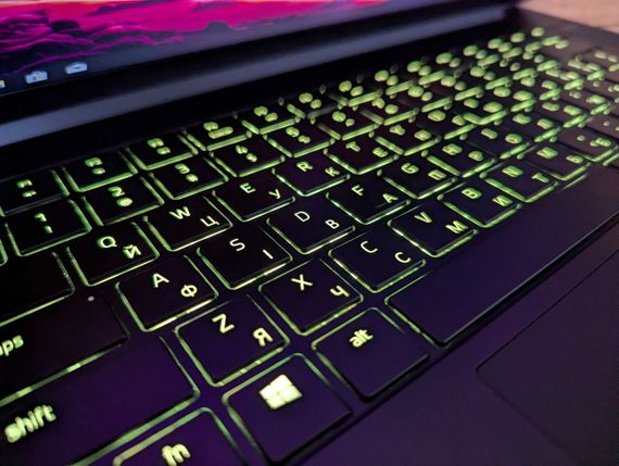 Ігровий ноутбук Razer Blade 15 Base RZ09-0328 / 15.6" (1920x1080) IPS / Intel Core i7-10750H (6 (12) ядер по 2.6 - 5.0 GHz) / 16 GB DDR4 / 512 GB SSD / nVidia GeForce RTX 2070, 8 GB GDDR6, 256-bit / WebCam / HDMI / Windows 10 б/в + Подарунок Миша / USB | Зображення 5