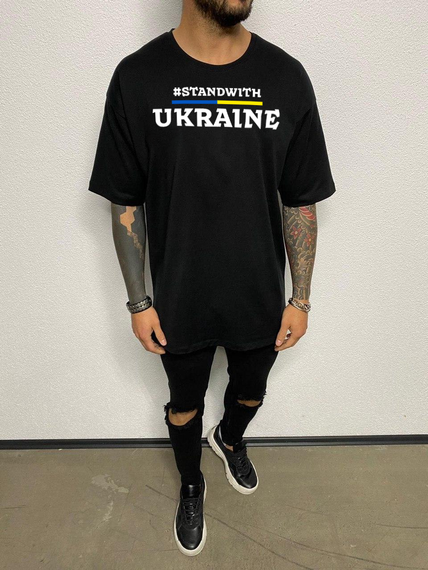 Футболка з мерчем