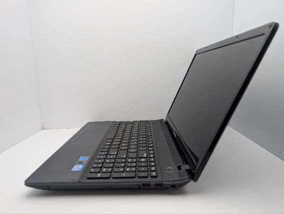 Ноутбук Samsung NP300E5A / 15.6" (1366x768) TN / Intel Core i3-2350M (2 (4) ядра по 2.3 GHz) / 6 GB DDR3 / 500 GB HDD / Intel HD Graphics 3000 / WebCam / DVD-ROM б/в | Зображення 4