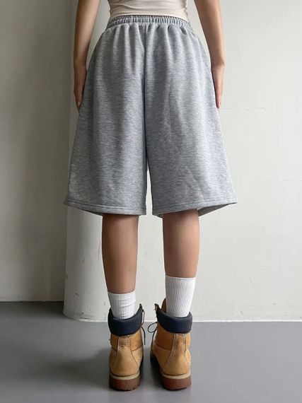 Женские длинные шорты оверсайз широкие свободные SSH710 цвет серый, размер onesize 42/46 | Зображення 1